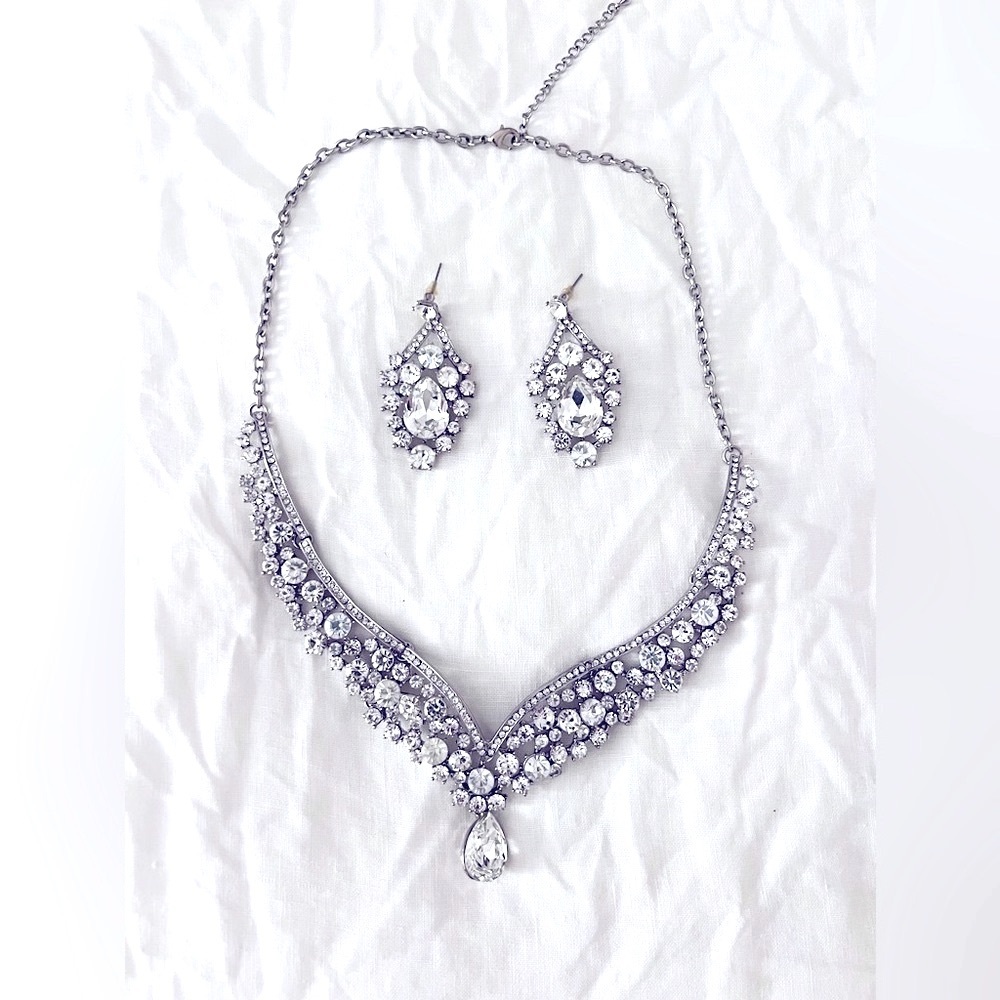 EVER FAITH Crystal Elegant V-Shaped Teardrop Necklace Earrings Set